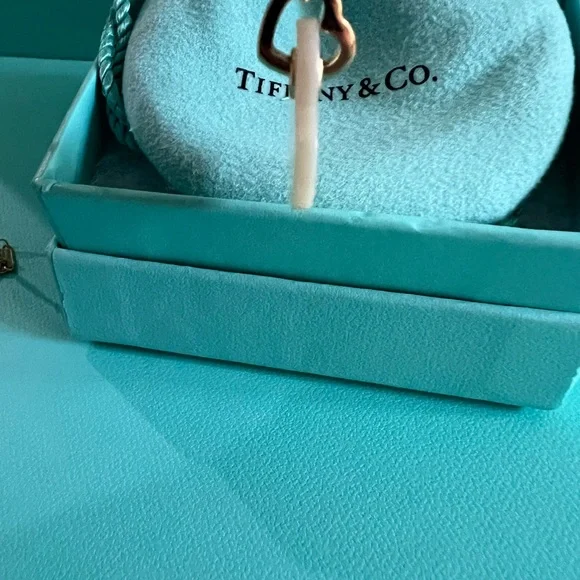 🌸🌸 Authentic Tiffany & Co. 18K Yellow Gold Heart Mother of Pearl Pendant - Picture 8 of 9